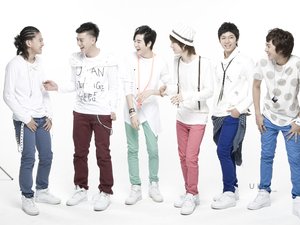 安卓男明星 日韩 组合 U-KISS手机壁纸
