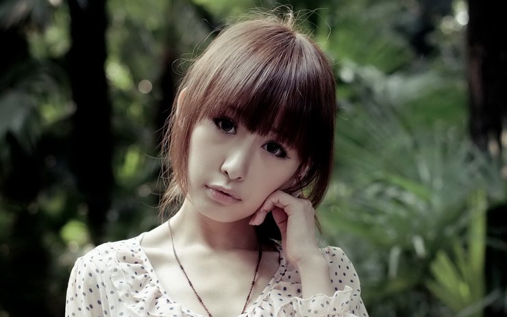 安卓手机凯渥 美女 模特 NaNa 漫步丛林 宽屏高清壁纸