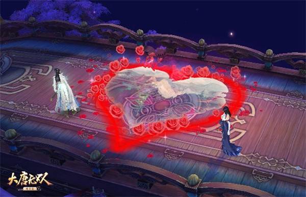 第一关中,融入了中国传统的五行相生相克玩法,三波次的五行怪需要COS织女的妹子玩家,捡取相克的五行旗来获得力量击退五行怪;第二关则改变打打杀杀的战斗,变成寻找与爱情相关的成语,玩家方能破阵而出;第三关考验的玩家情侣之间的心有灵犀,只有队伍中所有队友答案一致才视为答对。从动作战斗,眼力烧脑,到心照不宣,鹊桥会亲密副本需要队伍中的相互配合,除了情侣和好基友之间的完美契合之外,多多运用《大唐无双》唯美篇的实时语音系统,也不失为一个非常实用的通关技巧。 【揪住七夕小尾巴 限时福利别错过】 除了鹊桥会甜蜜副本之