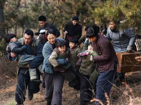 主要讲述日军集中五万兵力对山东八路军根据地实施"铁壁合围"大扫荡